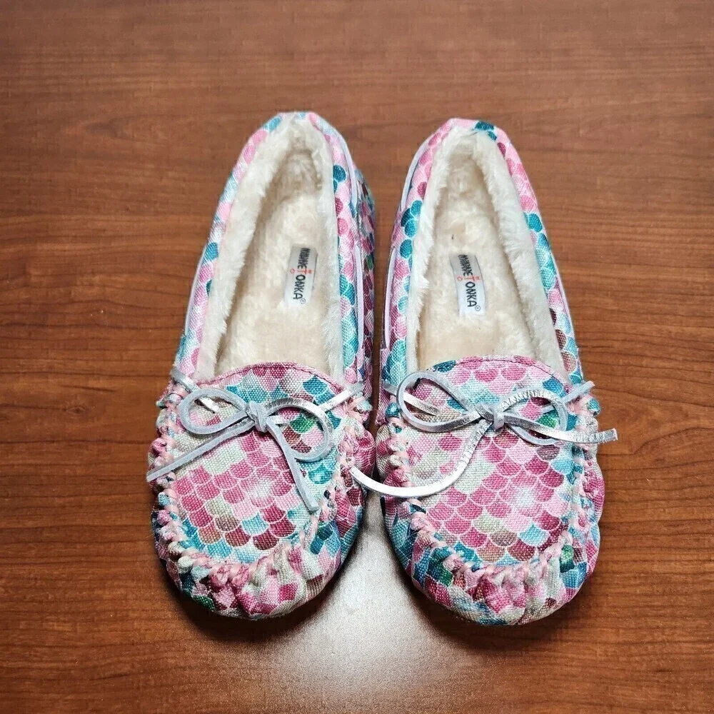 Minnetonka Cassie Little Kid Size 4 Faux Fur Lined Slippers Mermaid 49095